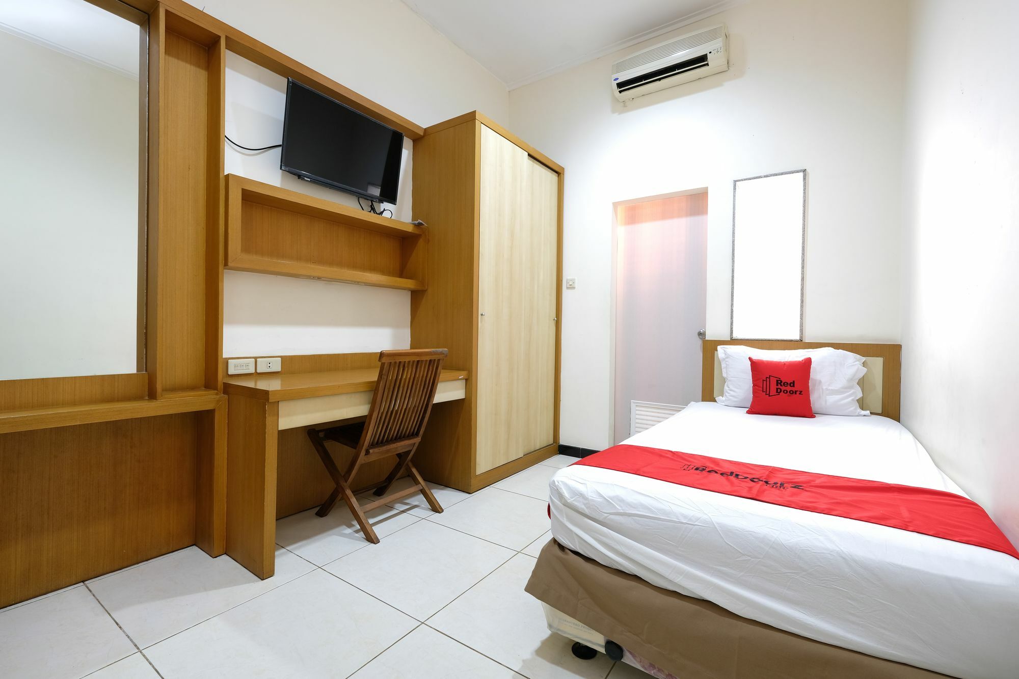 Reddoorz Plus Near Simpang Lima Semarang Eksteriør bilde
