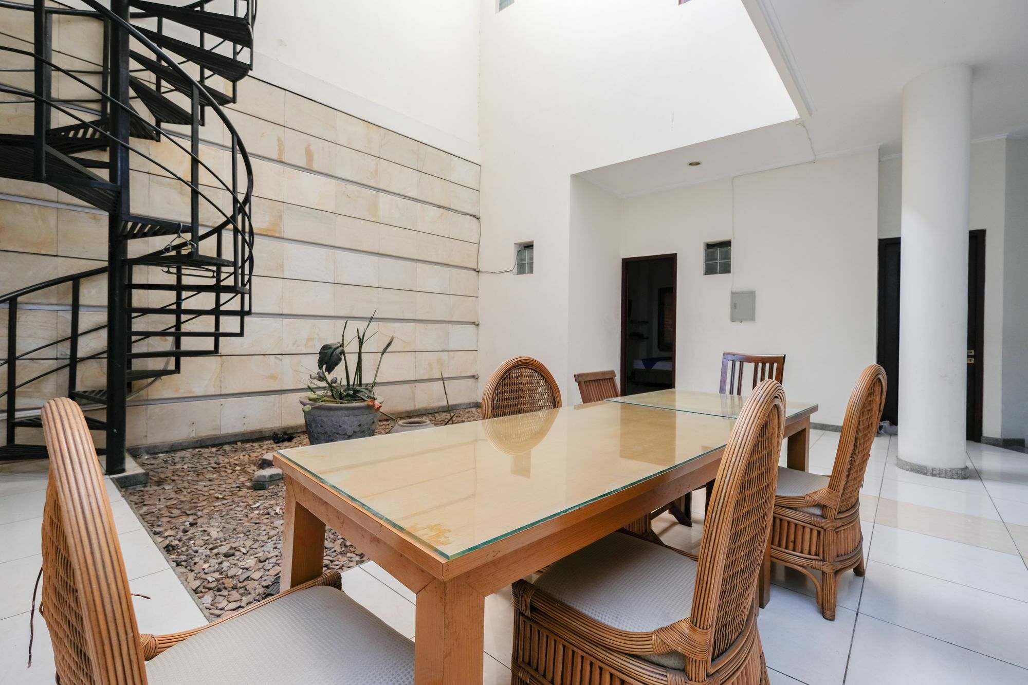 Reddoorz Plus Near Simpang Lima Semarang Eksteriør bilde