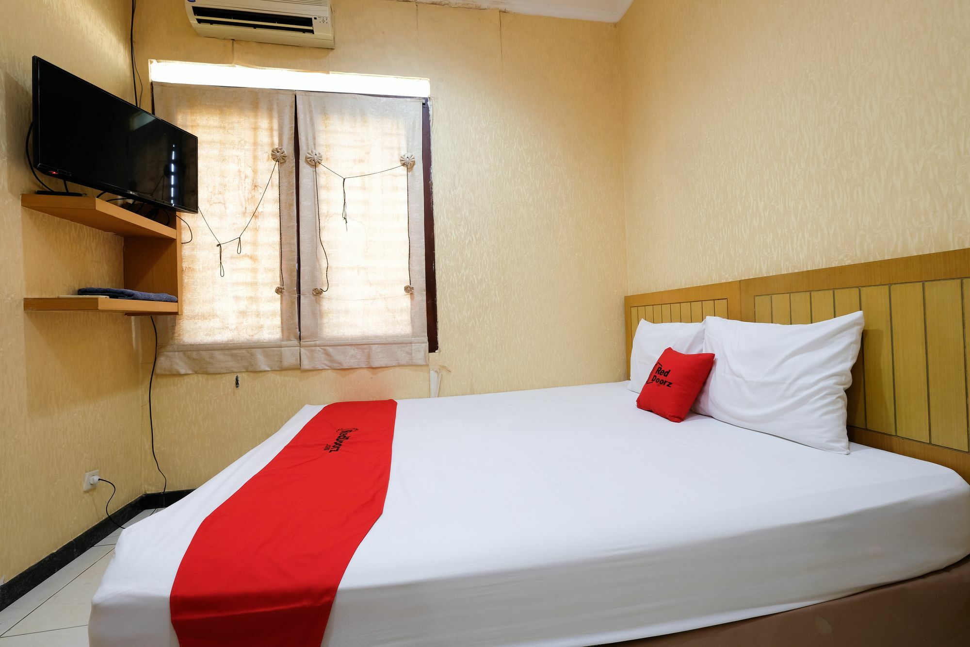 Reddoorz Plus Near Simpang Lima Semarang Eksteriør bilde