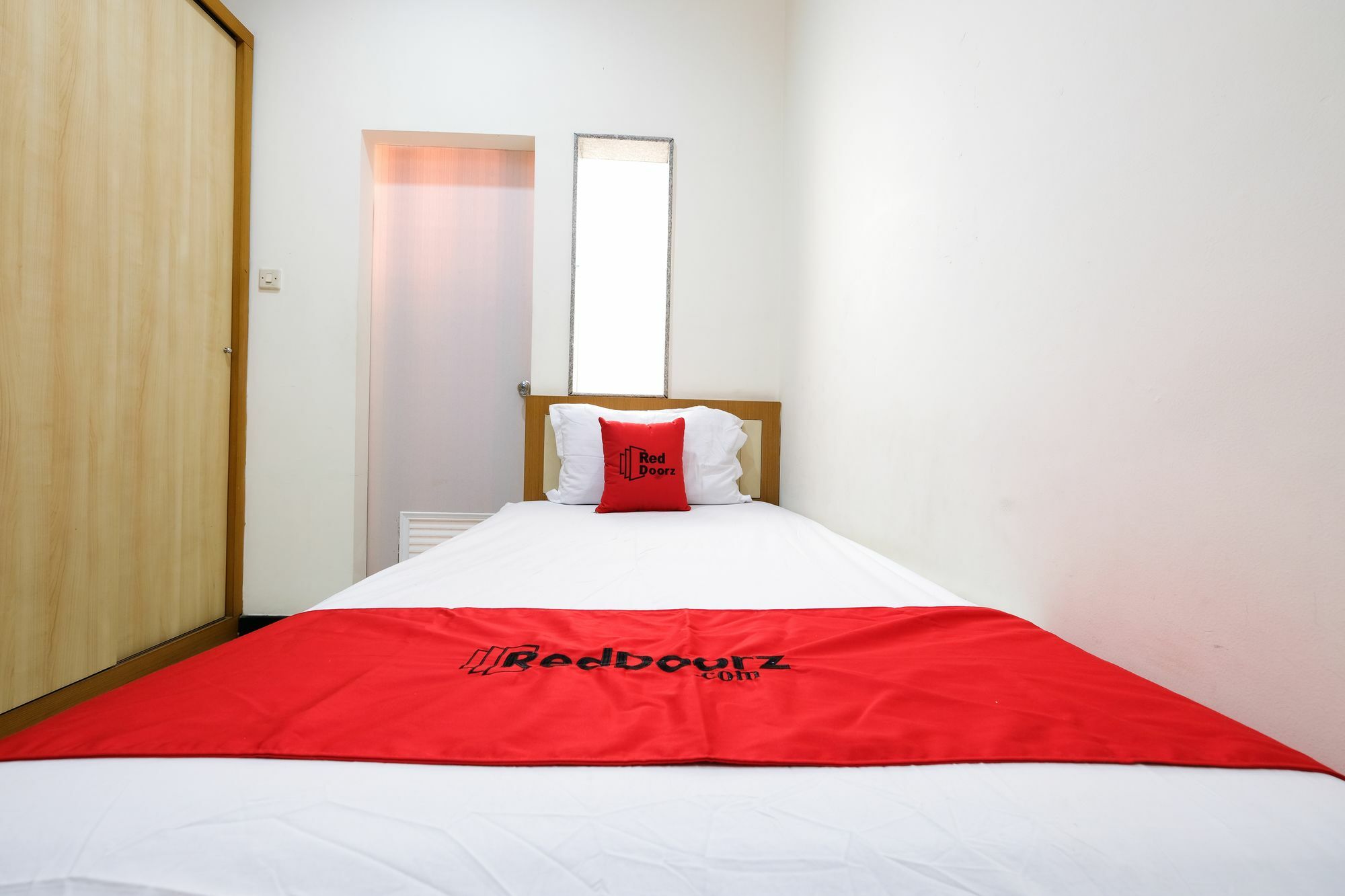 Reddoorz Plus Near Simpang Lima Semarang Eksteriør bilde